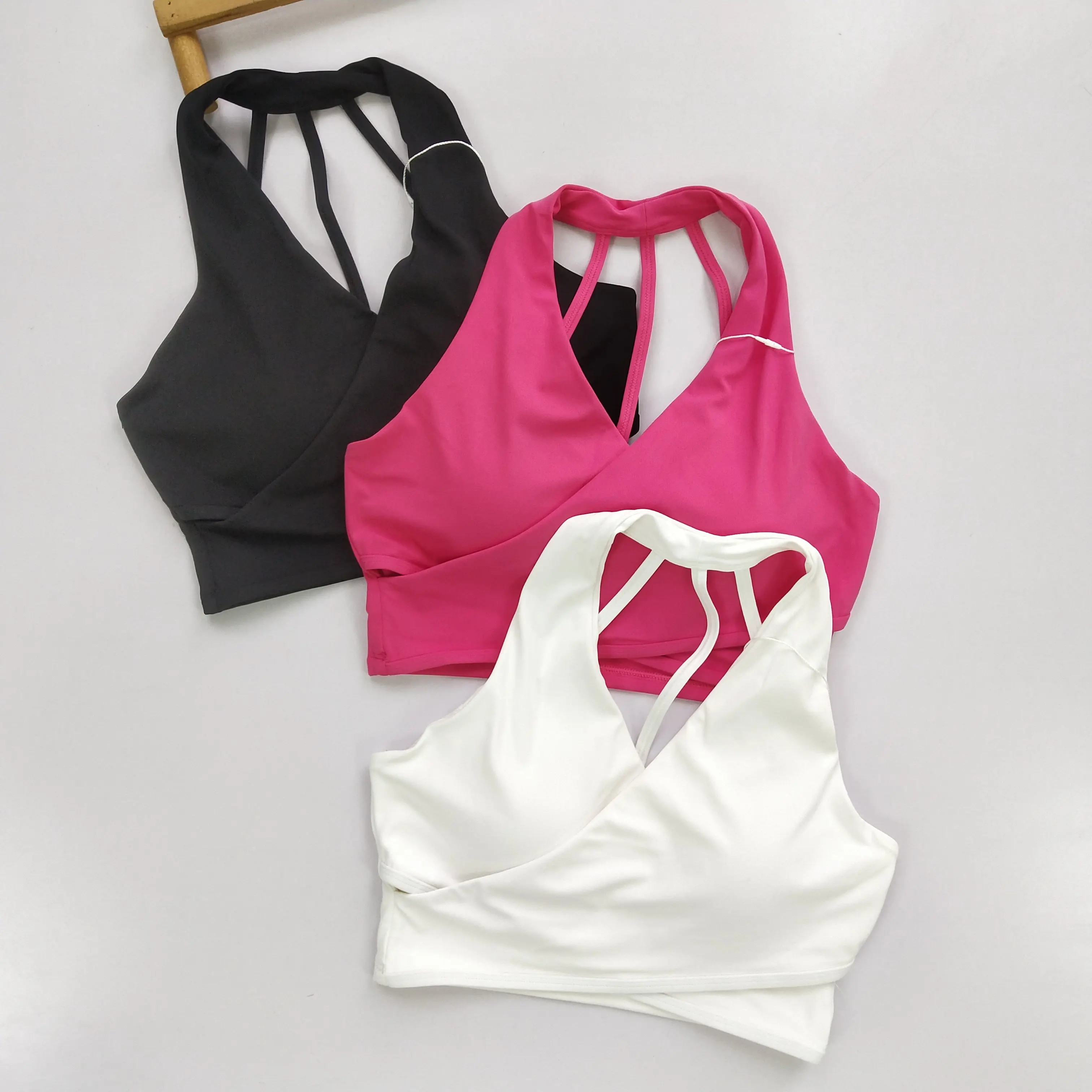 レディース スリムフィット クロスバック スポーツブラ ディ - Crossfit Vest のレビューと価格